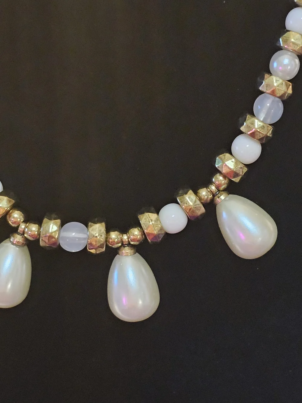 Plunder Pearlescent Teardrop Beaded Necklace - Gold Accents
